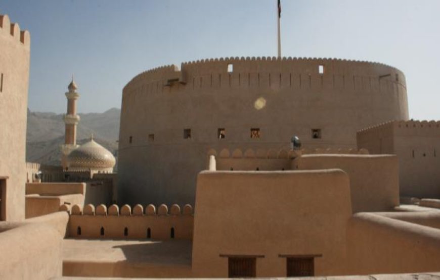 Visit Nizwa fort & Souk – Overnight at Jabal Shams Mountain (Price for 3 OR 4 persons)