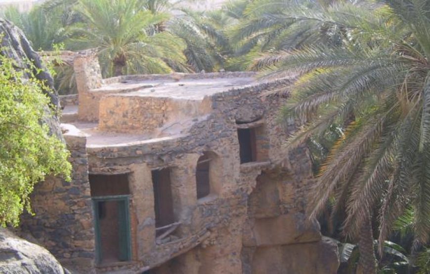 Visit Nizwa fort & Souk – Overnight at Jabal Shams Mountain (Price for 3 OR 4 persons)