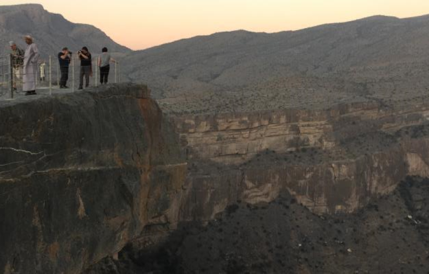 Visit Nizwa fort & Souk – Overnight at Jabal Shams Mountain (Price for 3 OR 4 persons)